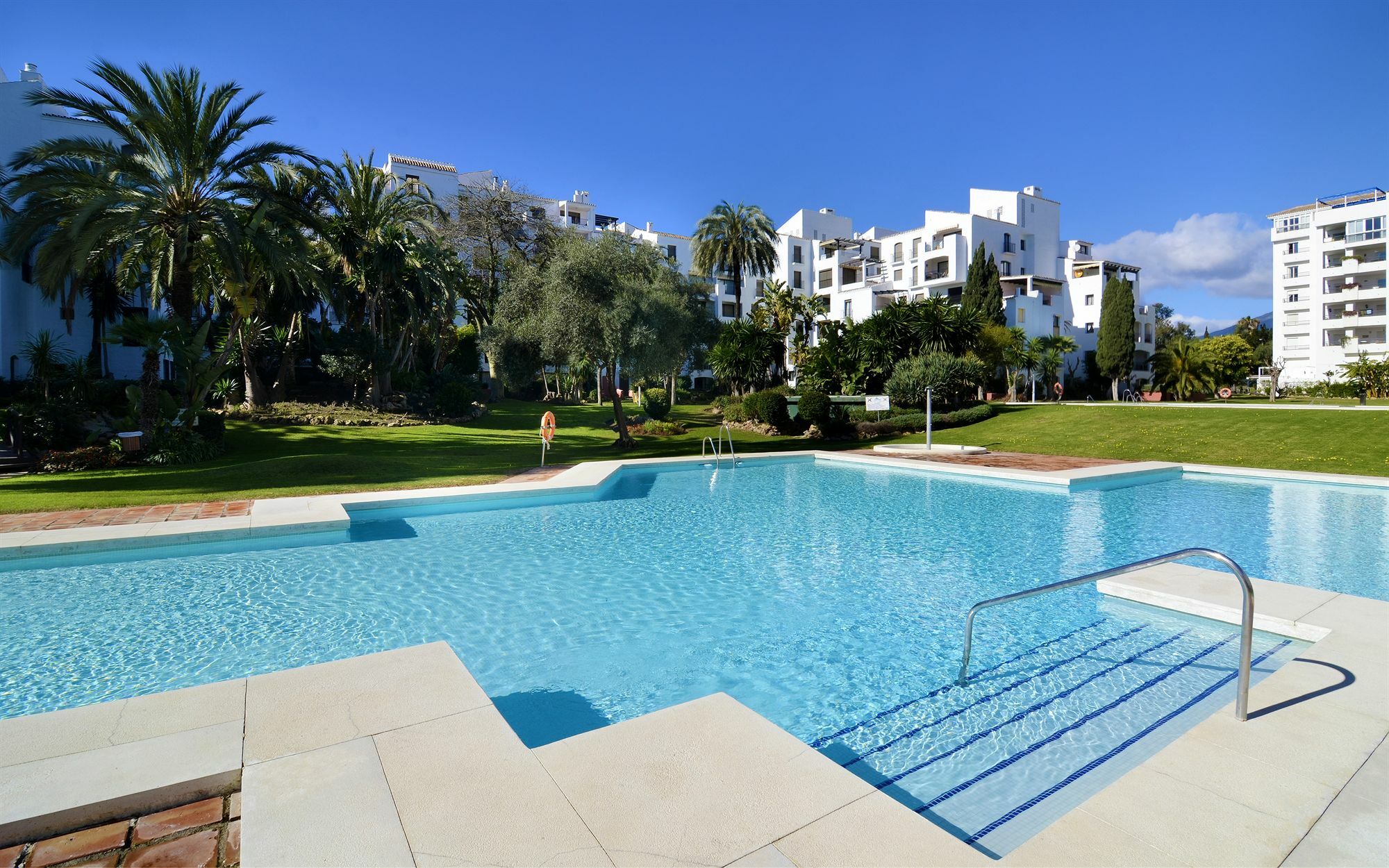 Club Jardines Del Puerto Apartman Marbella Kültér fotó